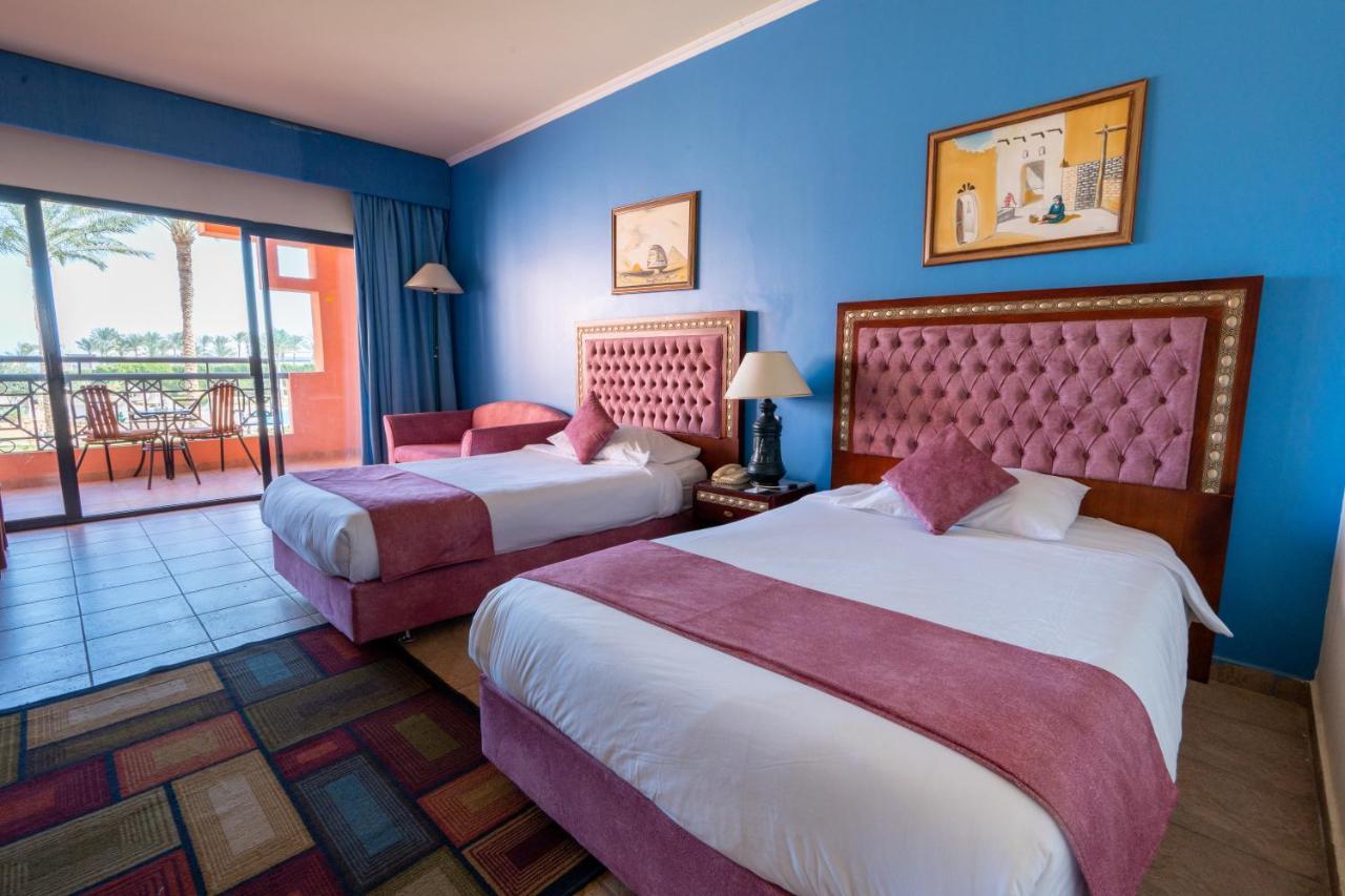 Parrotel aqua park resort